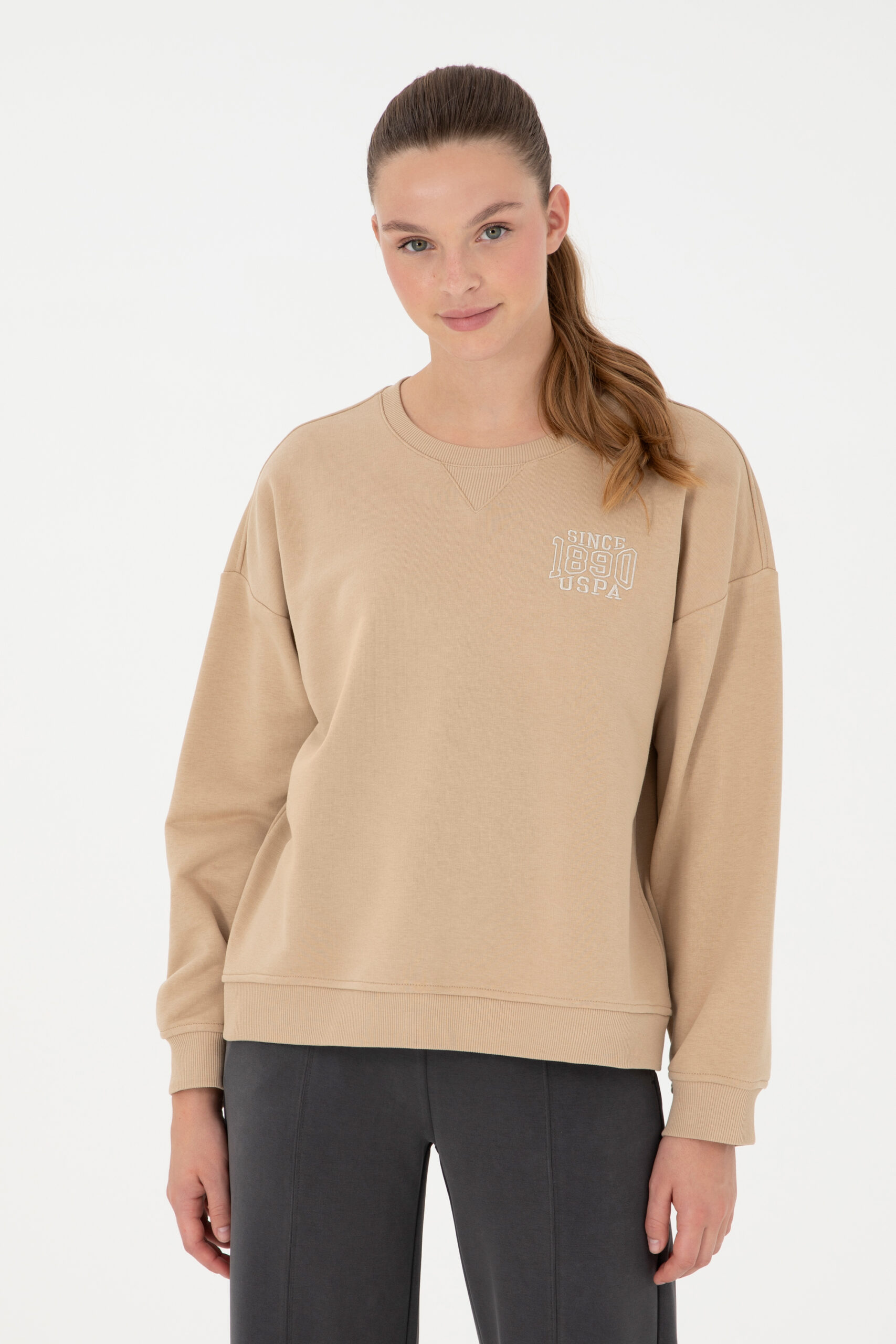 سویشرت یقه گرد کرمی  Oversize آستین بلند زنانه یو اس پولو | US POLO ASSN