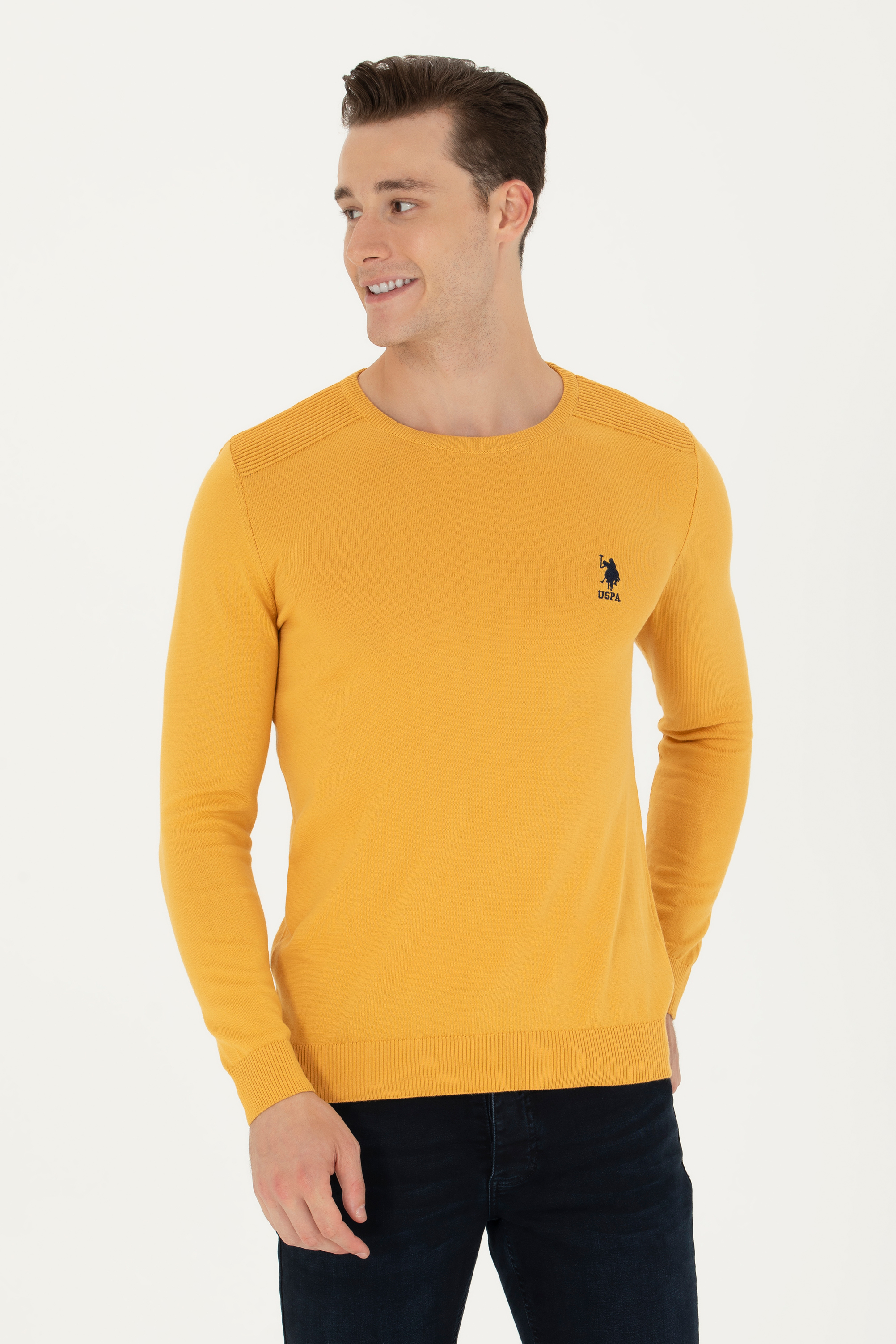 بافت بیسیک یقه گرد خردلی اندامی مردانه یو اس پولو | US POLO ASSN
