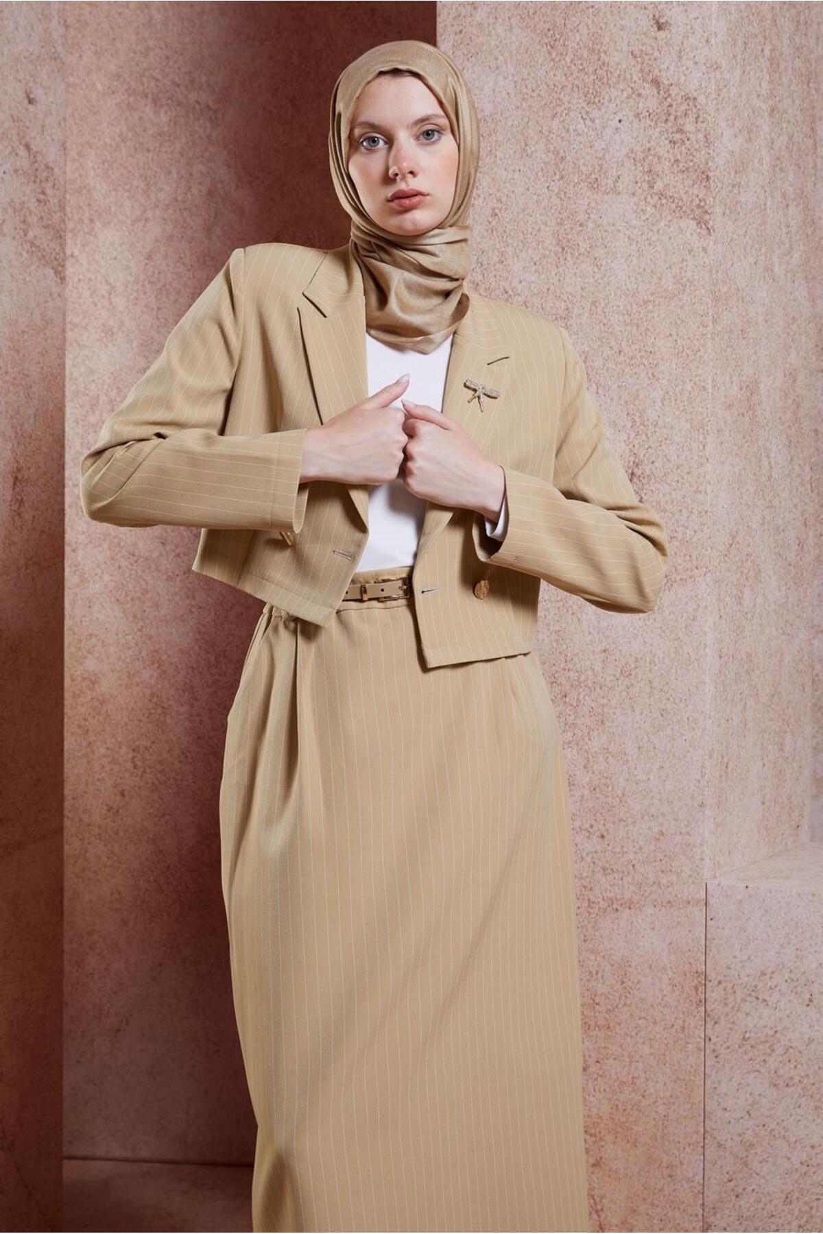 ست لباس زنانه راسته فاق نرمال آستین استاندارد | آلوینا Alvina TYB24YETK0044719160406111