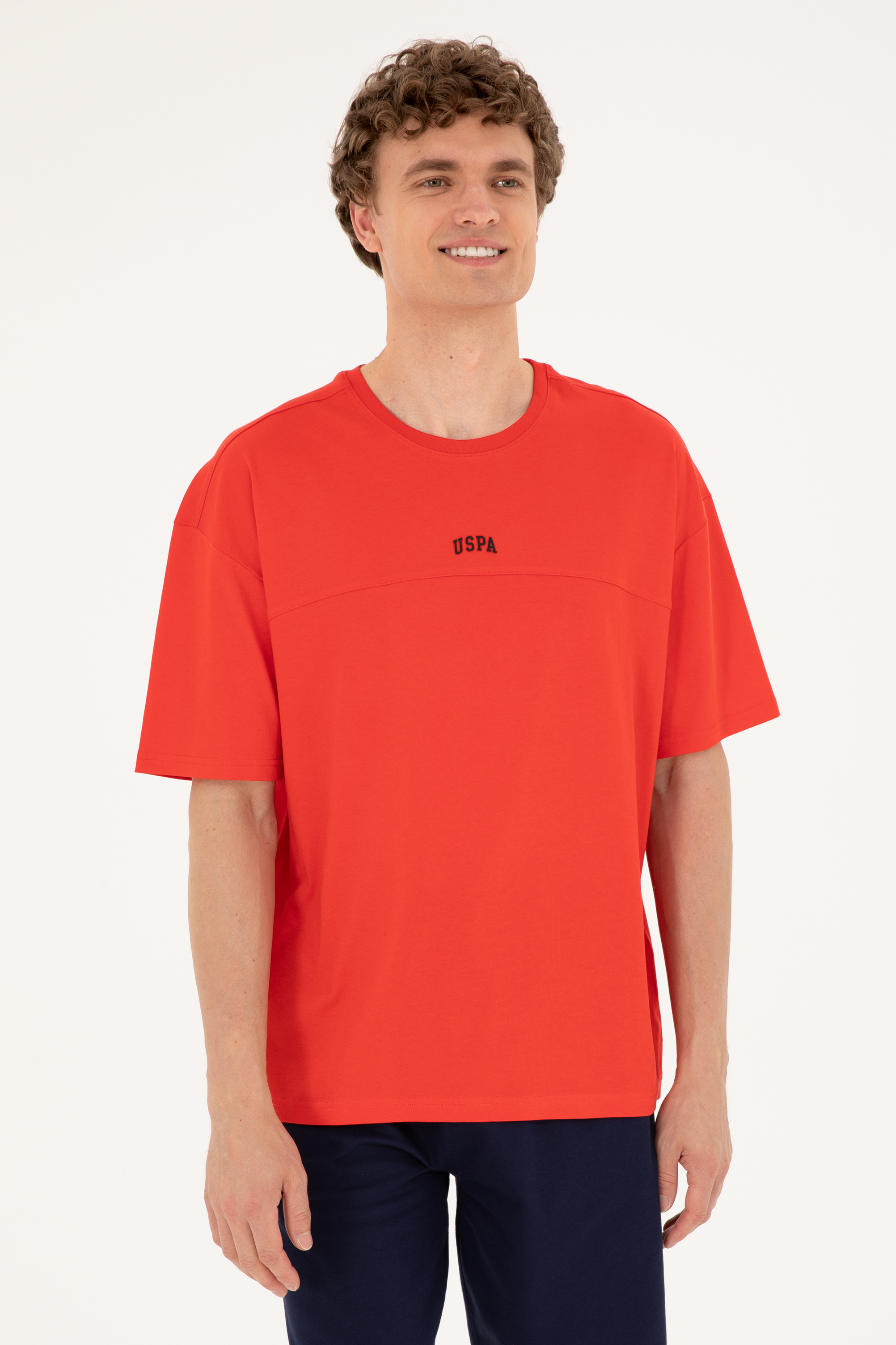 تی شرت یقه گرد کامفورت فیت یقه گرد قرمز ریلکس آستین کوتاه مردانه یو اس پولو | US POLO ASSN