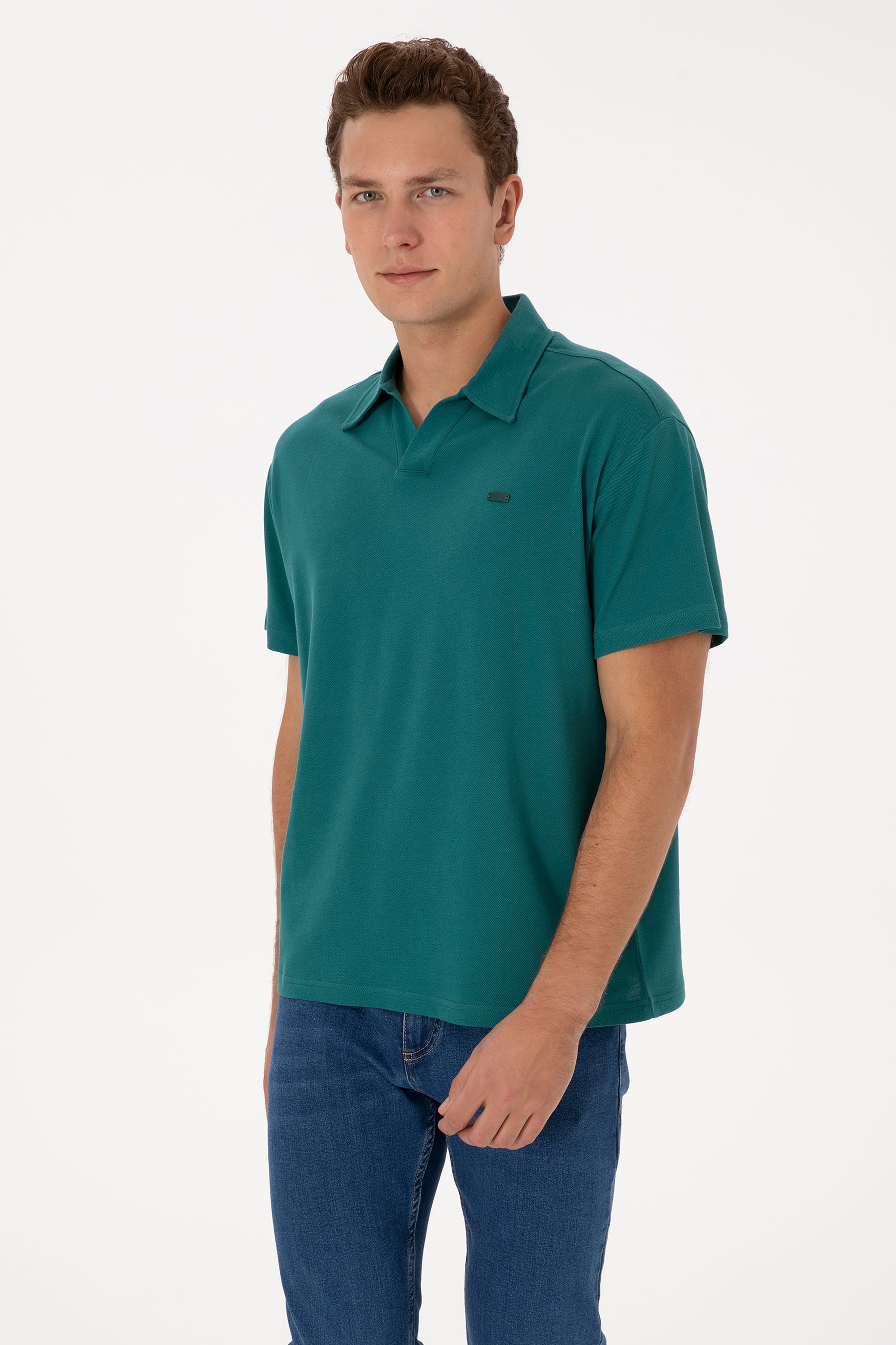تی شرت یقه انگلیسی سبز تیره ریلکس مردانه یو اس پولو | US POLO ASSN