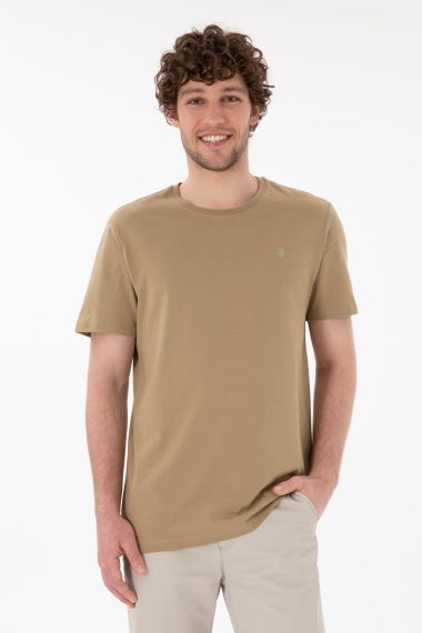 تی شرت یقه گرد یقه گرد خاکی  رگولار آستین کوتاه مردانه یو اس پولو | US POLO ASSN